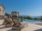 Pool views to sea